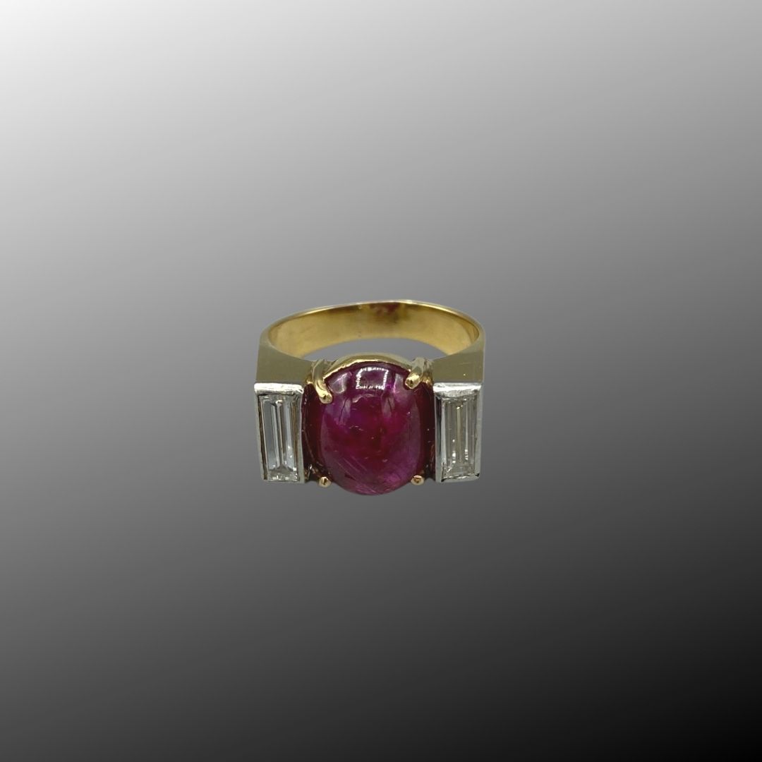 RING 2 GOLD 14 KT BESTZT MIT EINEM RUBIN-CABOCHON SCHULTER MIT BAGUETTE-GRÖSSE DIAMANTEN, FINGER 47-7