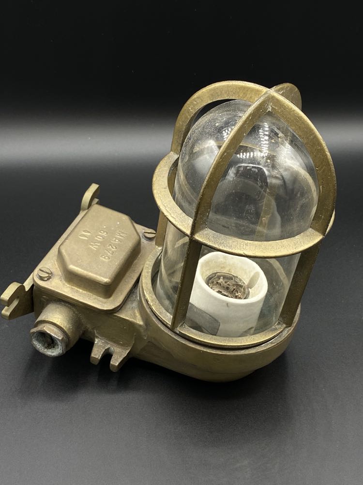 Bulkhead ship lamp  