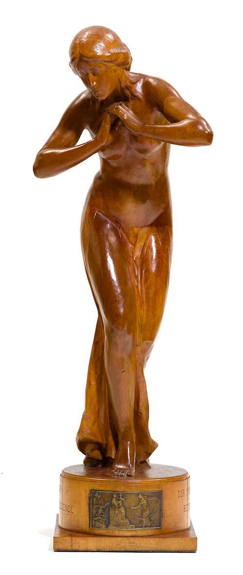 DEUTSCHE ARBEIT  SKULPTUR 'MUSA', um 1930.